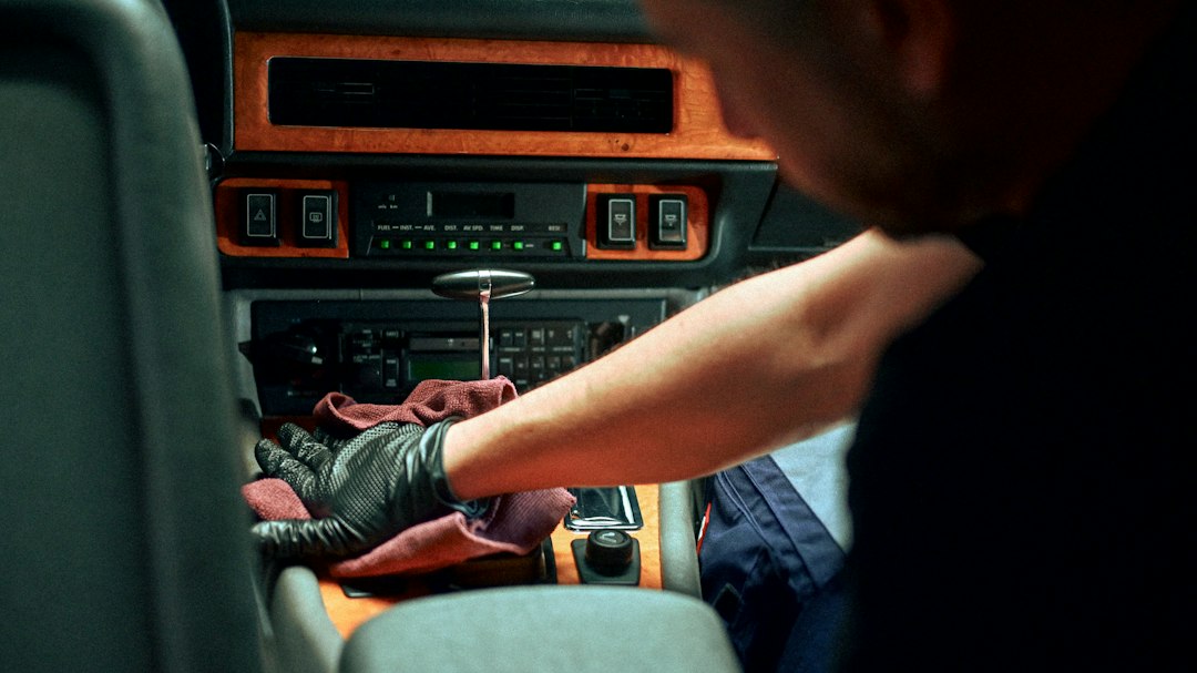 Entretien du tableau de bord d'une voiture