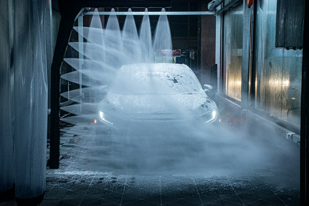 Station de lavage automatique avec brosses