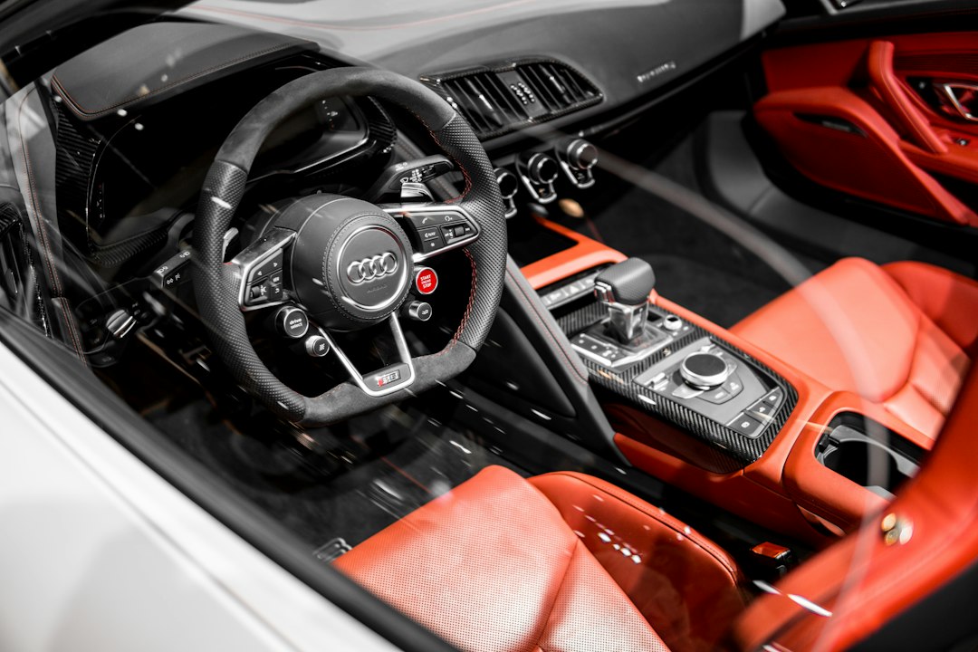 Intérieur de voiture nettoyé en profondeur